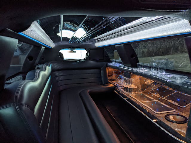 Luxe Drives and Design: The Symbiosis of Window Blinds and Limousines